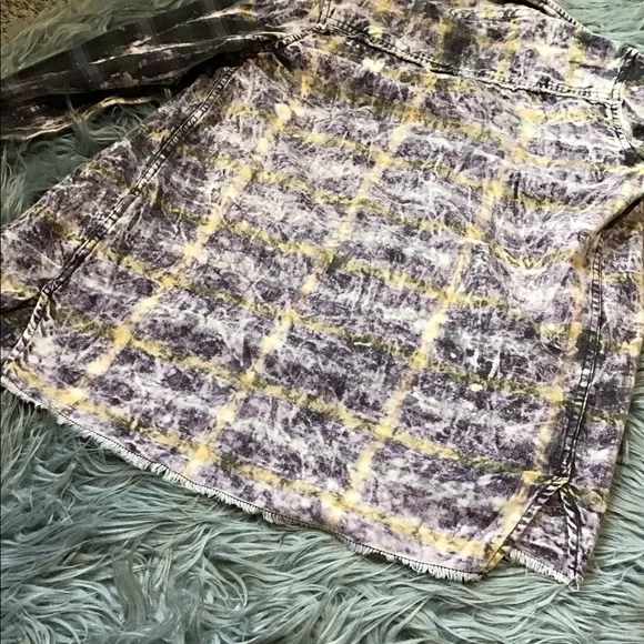 Art Class Grunge Plaid Button Down - Picture 2 of 7